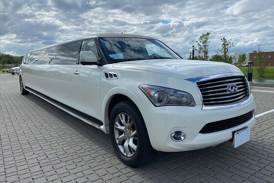 infiniti limousine